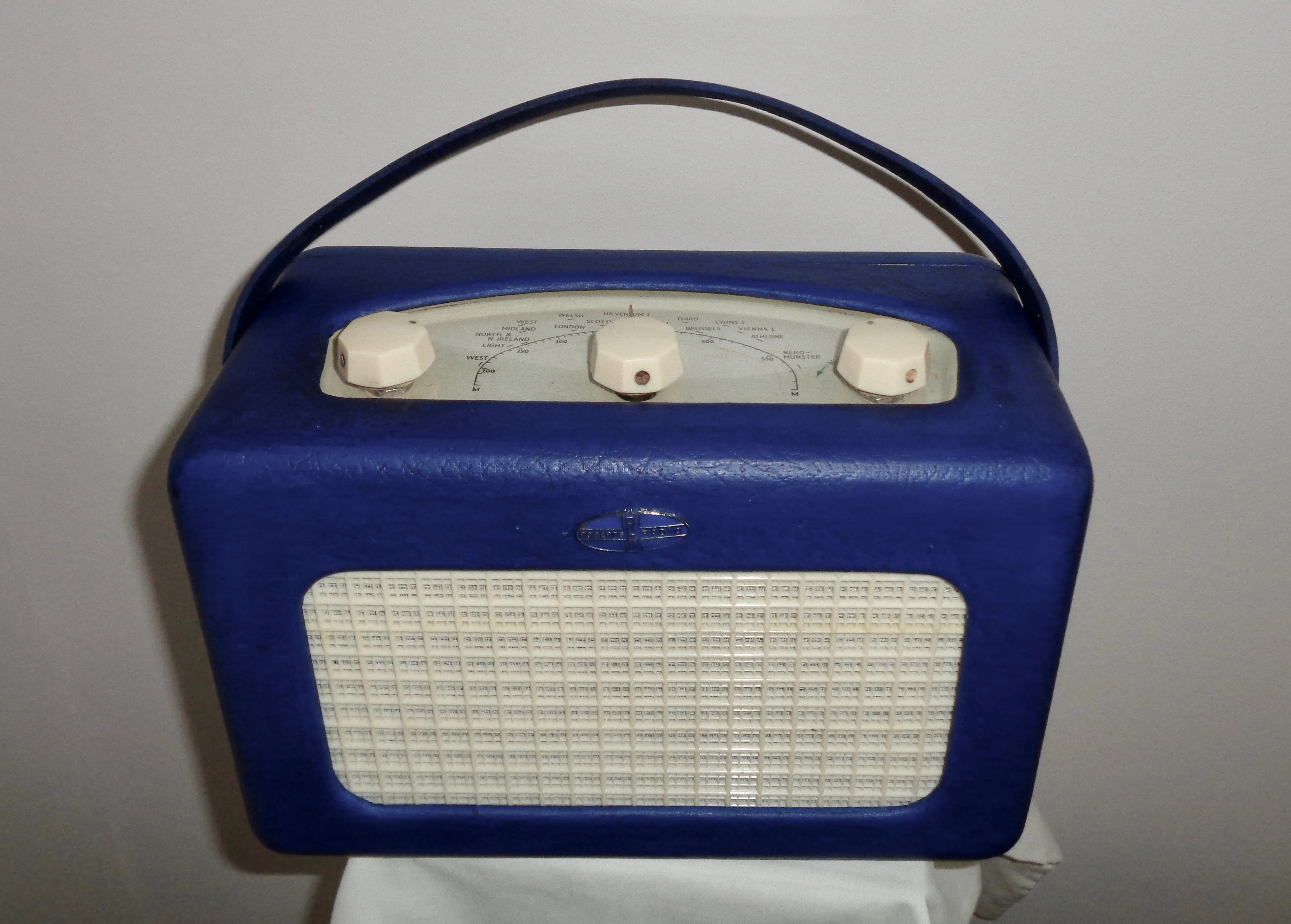 1950s Vintage Blue Roberts R66 2 Waveband Valve Radio