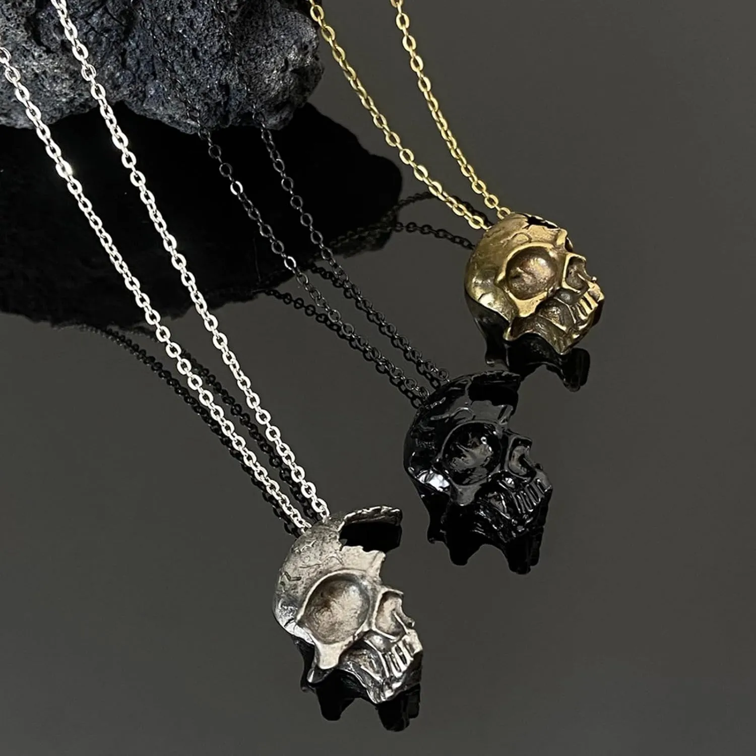 Rrdaily Punk Gothic Skull Necklace Broken Damaged Half Face Skull Pendant Necklace with Chain for Men Women Retro Jewelry Gifts
