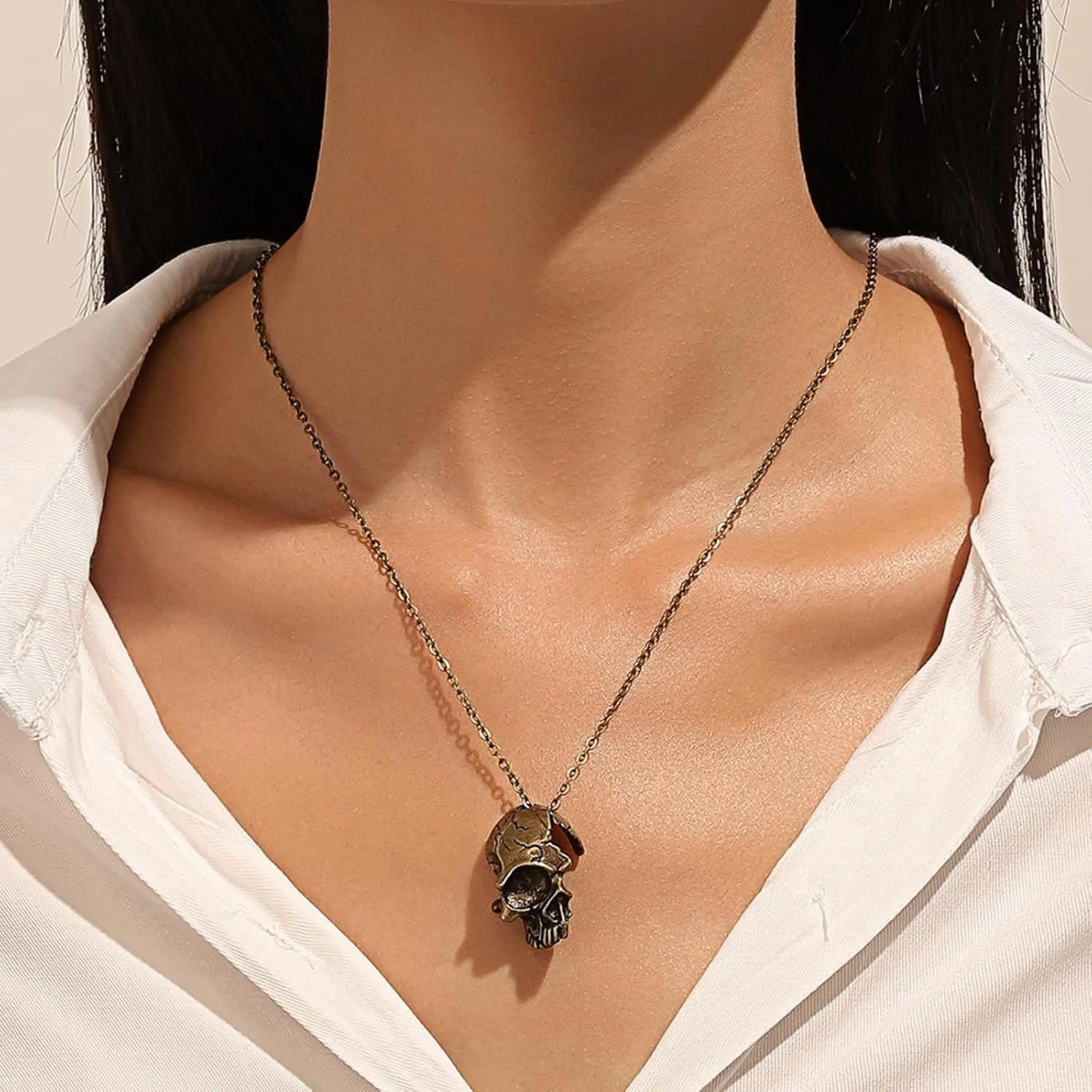Rrdaily Punk Gothic Skull Necklace Broken Damaged Half Face Skull Pendant Necklace with Chain for Men Women Retro Jewelry Gifts